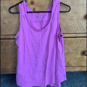 This is a great Eddie Bauer tank. Size small. Excellent condition.